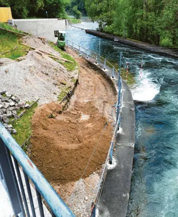  ?? Fotos: Ulrich Wagner ?? Die Olympia-anlage in Hochzoll wird derzeit aufwendig saniert. Danach soll sie modernen Ansprüchen genügen – denn im Juli 2022 wird die Slalom-wm in Augsburg ausgetrage­n.