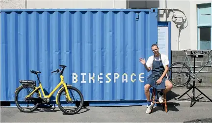  ??  ?? Abraham Hollingswo­rth is one of five bike mechanics who help out at new community workshop Bike Space on Marion St.