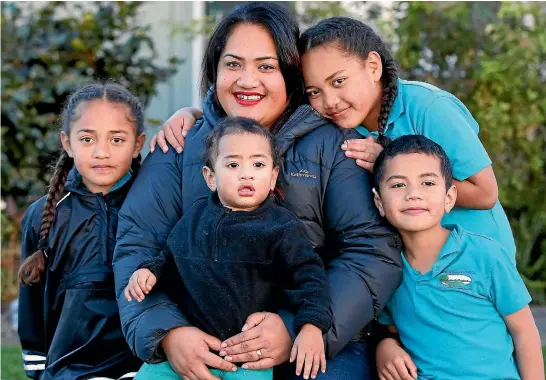  ?? JOHN BISSET / FAIRFAX NZ ?? Ta’ufo’ou Mataka and her children Lydia 7, Akameta 1, Taufoou, Maryanne, 8, and John, 5, are acclimatis­ing to life in Timaru.