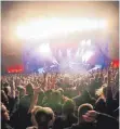  ?? FOTO: KROHA ?? Tausende feierten bei „Rock dein Leben“in Laichingen.