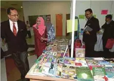  ?? PIC BY ZULFADHLI ZULKIFLI ?? Deputy Education directorge­neral Datuk Dr Amin Senin (left) at a book fair in Kuala Lumpur, yesterday.