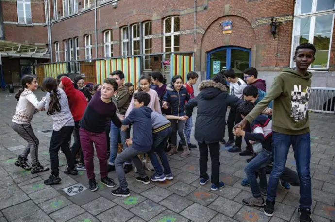  ??  ?? Op de school van 343 leerlingen loopt er nu één blank kindje rond, met Poolse roots.