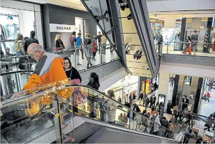  ??  ?? Una vista de Alto Palermo. El shopping ubicado en barrio Norte es el que más factura por metro cuadrado.