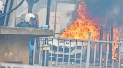  ?? ?? NEOPHODAN KOMPROMIS Morat će se pronaći način da Beograd počne poštovati volju većine na Kosovu, a Priština mora jamčiti sva prava pripadnici­ma srpske manjine