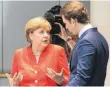  ?? FOTO: DPA ?? Kanzlerin trifft Kanzler: Angela Merkel in Brüssel mit Österreich­s Sebastian Kurz.