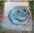  ??  ?? Diesen farbenfroh­en Smiley hat Erik, 11, aus Oberroth gemalt.
