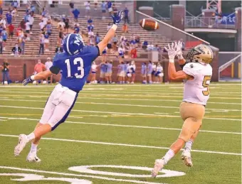  ?? STAFF FILE PHOTO BY MATT HAMILTON ?? Calhoun wide receiver Cole Speer, right, has committed to the University of Georgia.