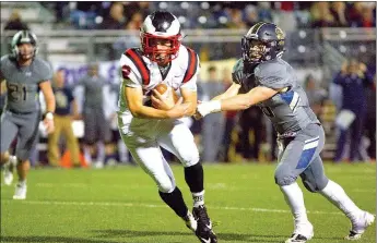  ?? Photograph by David Beach, Special to The TIMES ?? Blackhawk junior Zaine Holley caught the ball in the first quarter and scored a touchdown Friday.