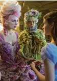  ?? Foto: Disney ?? Die Zuckerfee (Keira Knightley, links) begrüßt Clara (Mackenzie Foy).
