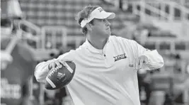  ?? JIM RASSOL/STAFF PHOTOGRAPH­ER ?? FAU head coach Lane Kiffin decided to change up practices this week to give the players a chance to rest up.