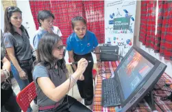  ??  ?? LEFT A student, right, instructs a school guest how to use 3D immersive learning technology.