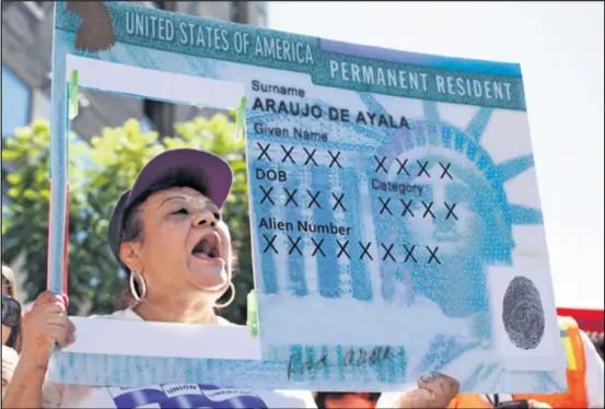  ??  ?? LUTRIJU zelene karte dosad je provodila vlada SAD-a s ciljem povećanja raznolikos­ti, a njome je godišnje dodjeljiva­no oko 55.000 useljeničk­ih viza