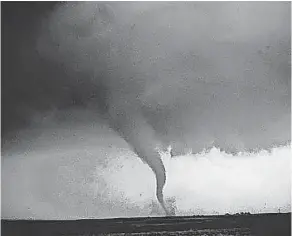  ?? NOAA PHOTO LIBRARY ?? A tornado roars across Oklahoma.