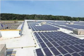  ?? RICK WOOD / MILWAUKEE JOURNAL SENTINEL ?? The rooftop of the Oak Creek Ikea store has more than 4,700 solar panels.