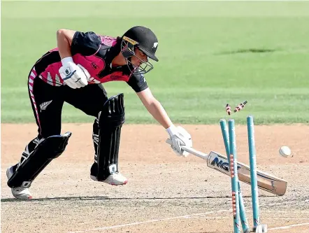  ?? GETTY IMAGES ?? Katey Martin fails to make her ground and is run out during the White Ferns’ tense win over India.