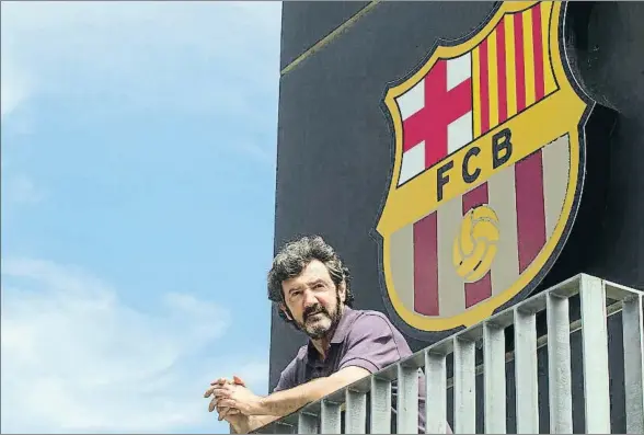  ?? XAVIER GÓMEZ ?? Evocando. José Mari Bakero posó para este diario el pasado miércoles en las inmediacio­nes del Camp Nou