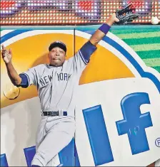  ?? AP ?? SO CLOSE! Alfonso Soriano is unable to catch Allen Craig’s solo home run during the fifth inning.