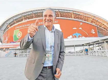  ?? FOTO: PHOTOSPORT ?? ►► Tite, en los aledaños del estadio donde se jugó el Portugal-Chile.