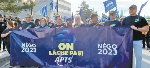  ?? APTS ?? Manifestat­ion à Gatineau en juin dernier, lors des négociatio­ns dans le secteur public, qui visait notamment à réclamer des solutions pour contrer l’exode des profession­nels et des technicien­s du réseau de la santé et des services sociaux