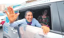  ??  ?? El candidato a la presidenci­a de Ecuador y líder indígena, Yaku Pérez, mantiene la segunda posición que lo llevaría al balotaje.