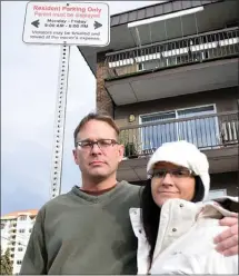  ?? JOE FRIES/Penticton Herald ?? Anthony and Martina Fraser below the residents-only parking sign that has kicked off a major battle with City Hall.