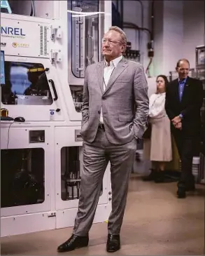  ?? ?? Billionair­e Andrew Forrest, seen at the National Renewable Energy Laboratory, made his fortune in mining. He says he will make 15 million tons of green hydrogen by 2030, though others are doubtful.