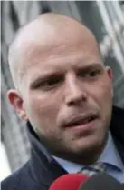  ??  ?? Theo Francken: “Ik wil asielzoeke­rs duidelijk maken dat ze in de wachtkamer van onze samenlevin­g zitten.”
FOTO PHOTO NEWS