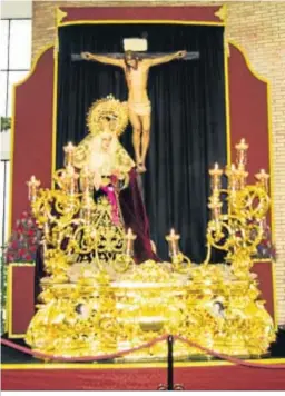  ??  ?? El Santísimo Cristo de la Fe y Nuestra Señora de la Caridad a los pies.