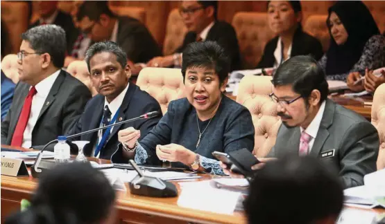  ??  ?? Commendabl­e growth: Nor Shamsiah explaining details of Bank Negara’s fourth quarter 2018 report at a media conference. Flanking her are deputy governor Shaik Abdul Rasheed Abdul Ghaffour (left) and chief statistici­an Datuk Seri Mohd Uzir Mahidin. The central bank has described the 4.7% full-year 2018 growth as ‘commendabl­e’, given the existing macroecono­mic conditions.