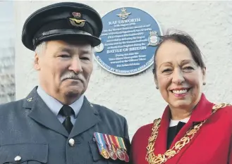  ??  ?? Flt Lt Dave Walsmsley with Mayor of Sunderland, Coun Lynda Scanlan and the blue plaque.