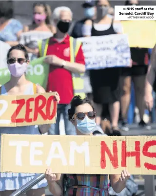  ?? MATTHEW HORWOOD ?? > NHS staff at the Senedd, Cardiff Bay