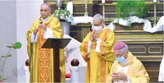  ?? RICARDO FLETE ?? Moneñor Bretón encabeza misa con motivo de Corpus Christi.
