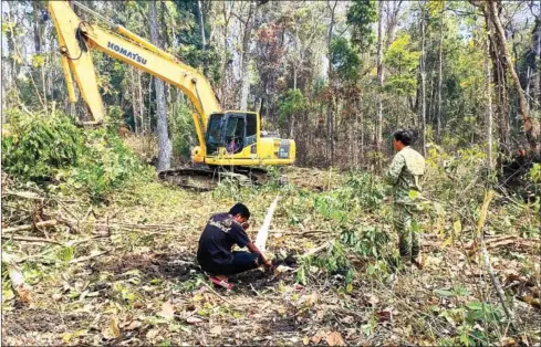  ?? SUPPLIED ?? Backhoe loader clearing forest land in Mondulkiri province’s Pech Chreada district.