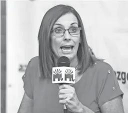  ??  ?? Martha McSally (left) and Kyrsten Sinema have gone to great lengths to avoid talking in-depth to voters and the news media. They have largely centered their candidacie­s on choreograp­hed appearance­s that insulate them from making missteps.