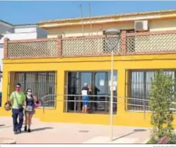  ?? NACHO MARÍN ?? Ciudadanos, en las inmediacio­nes de la Casa del Mar.