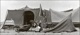  ?? TOM ERVIN / THE PALM BEACH POST ?? Part of the tent city that went up as people waited to buy parcels in The Bluffs in March 1984.