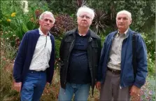  ?? (Photo S. M.) ?? André Salès, Jean-Pierre Morillon et Bernard Pothonier, responsabl­es de la section locale du Parti socialiste.