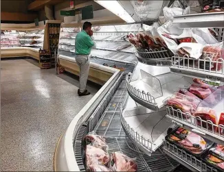  ?? CHRISTOPHE­R QUINN / CQUINN@AJC.COM ?? Grocery shoppers experience­d a shortage of fresh meats when the coronaviru­s hit Georgia, as buyers snapped up extra food to store in freezers. Georgia’s chicken producers still have plenty of meat in the pipeline, but the supply chain is taking time to catch up.