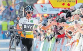  ?? EFE ?? Así se retiró el colombiano Egan Bernal de la Volta Ciclista a Catalunya, que se realizó en marzo.