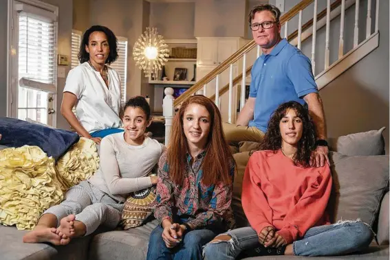  ?? Brett Coomer / Staff photograph­er ?? Stephanie Dedeaux and Charlie Keene of The Woodlands pose with daughters Claudia, from left, 14, Madeleine, 15, and Camille, 18. “I’ve had to learn to see things through their eyes,” Dedeaux says of her daughers.