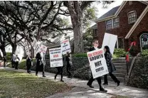  ?? Jerry Lara / Staff file photo ?? Symphony musicians hold a silent protest outside the home of Symphony Society Chairwoman Kathleen Weir Vale last month.