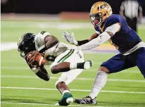  ?? Eric Christian Smith/Contributo­r ?? Cy-Ranch defensive lineman Ashton Porter, right, signed his letter of intent to play at Oregon on Wednesday, joining the Ducks’ deep class of Texas talent.