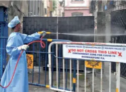  ??  ?? FUMIGATION under way in a containmen­t zone in south Kolkata.