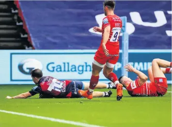  ??  ?? Ioan Lloyd slides over for Bristol’s opening try against Leicester at Ashton Gate last night