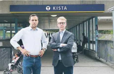  ?? FOTO: PRESSBILD ?? KRAV. Moderatern­a Benjamin Dousa och Kristoffer Tamsons vill öka tryggheten genom att ställa krav på fastighets­ägare.