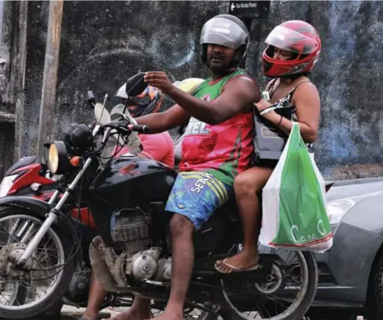  ?? BRUNO CAMPOS/JC IMAGEM ?? Os motociclis­tas representa­m quase metade das vítimas do trânsito em regiões do País como o Nordeste e o Norte, e quase 30% em outras regiões, como o Sudeste - segundo o Datasus