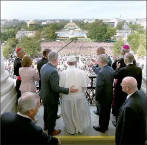  ?? AP/DOUG MILLS ?? Pope Francis, accompanie­d by members of Congress, waves to the crowd from the speakers’ balcony on Capitol Hill in Washington on Thursday after addressing a joint meeting of Congress inside.