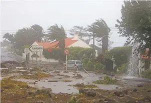  ?? JOAO HENRIQUES/ASSOCIATED PRESS FILE PHOTO ?? Hurricane Lorenzo lashes the seafront village of Feteira on the Portuguese island of Faial on Oct. 2. The shaking of the seafloor during hurricanes and nor’easters can rumble like a magnitude 3.5 earthquake and can last for days, according to a study in this week’s journal Geophysica­l Research Letters.