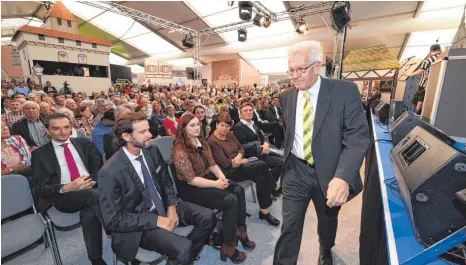  ?? FOTO: FELIX KÄSTLE ?? „Alle virtuellen Welten nutzen nichts, wir müssen alle essen“: Ministerpr­äsident Kretschman­n wirbt bei der Eröffnung der Oberschwab­enschau dafür, für gute Lebensmitt­el aus der Region mehr Geld auszugeben.