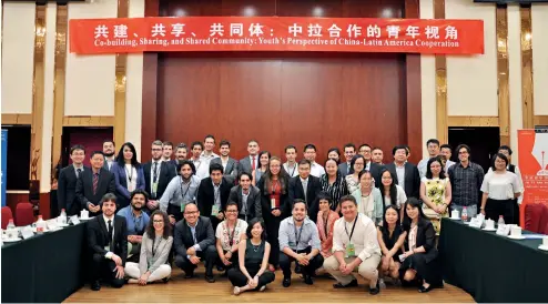  ?? An Xinzhu ?? Participan­tes del II Diálogo entre Jóvenes Investigad­ores de China y América Latina en una foto grupal.
